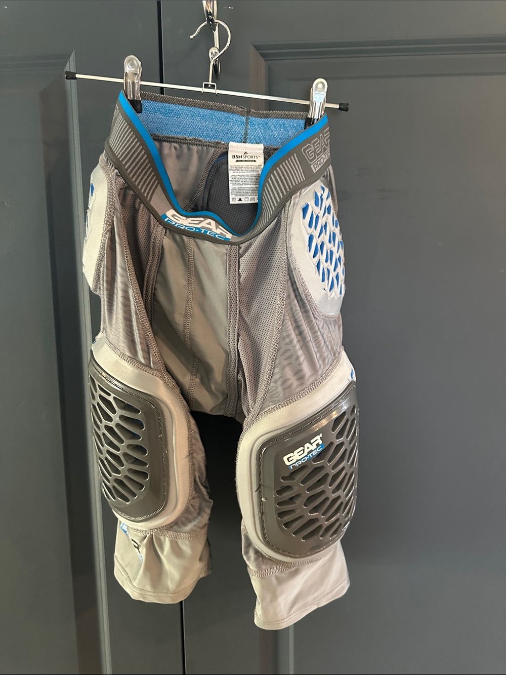 Adult L. Football leg pads. BSN sports. Gear pro-tec.